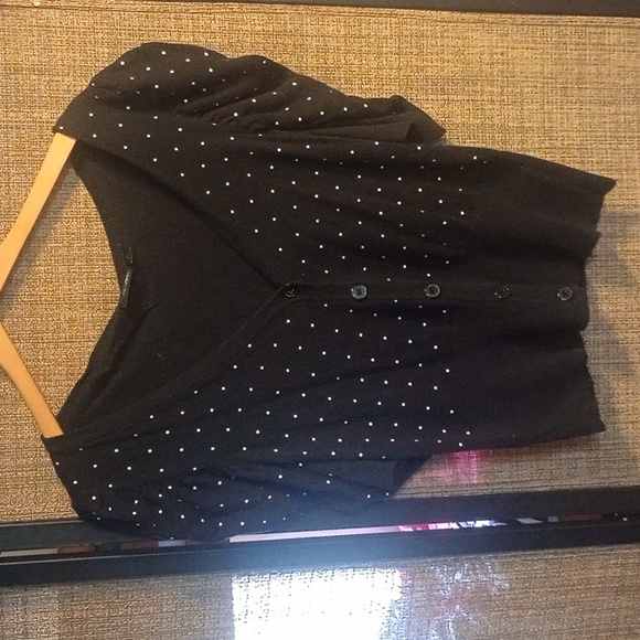 Black and white polka dot top - Picture 1 of 2